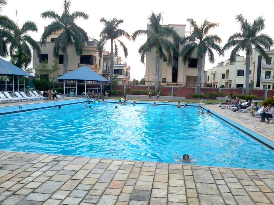 Hotel Pool